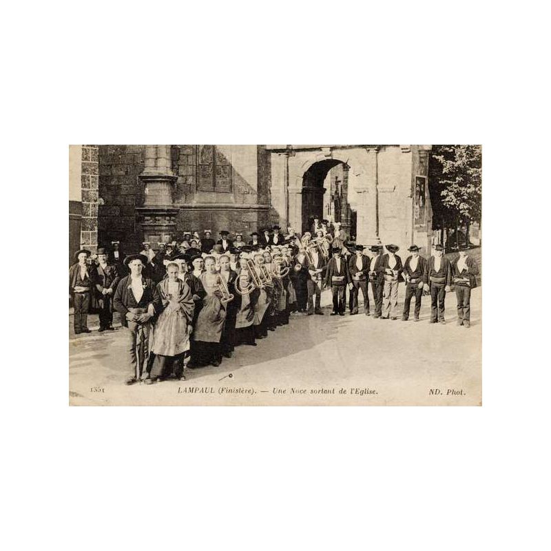 Lampaul-Guimiliau