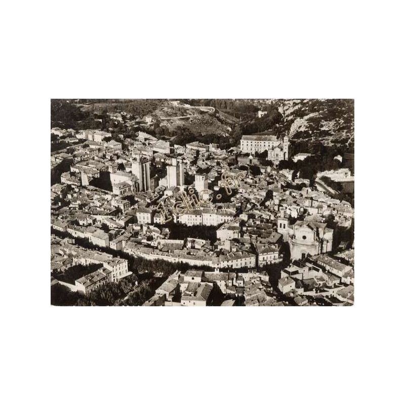 Uzes